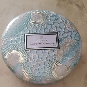 Voluspa California Summers Blue and Silver Candle